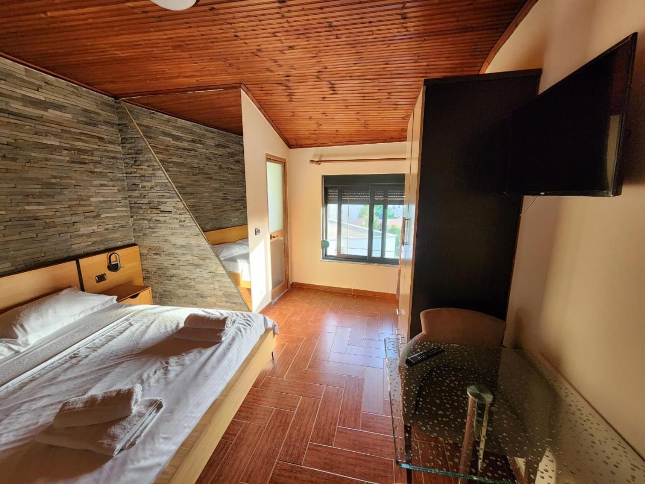 Hotel La Villa Tirana Kültér fotó