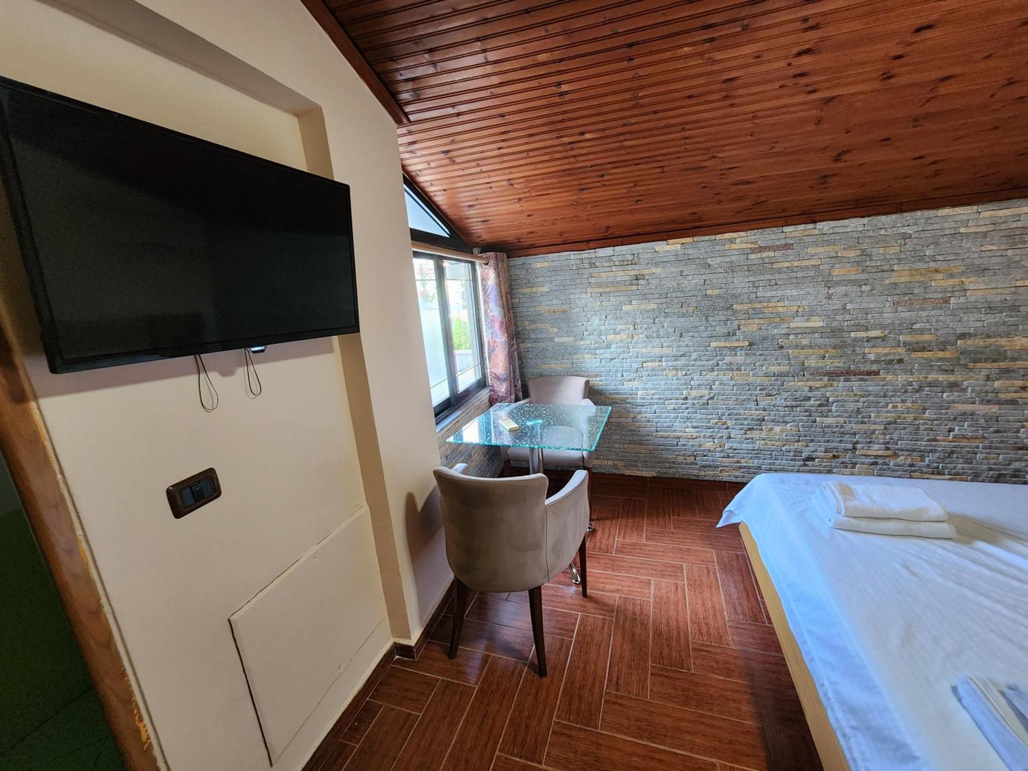 Hotel La Villa Tirana Kültér fotó