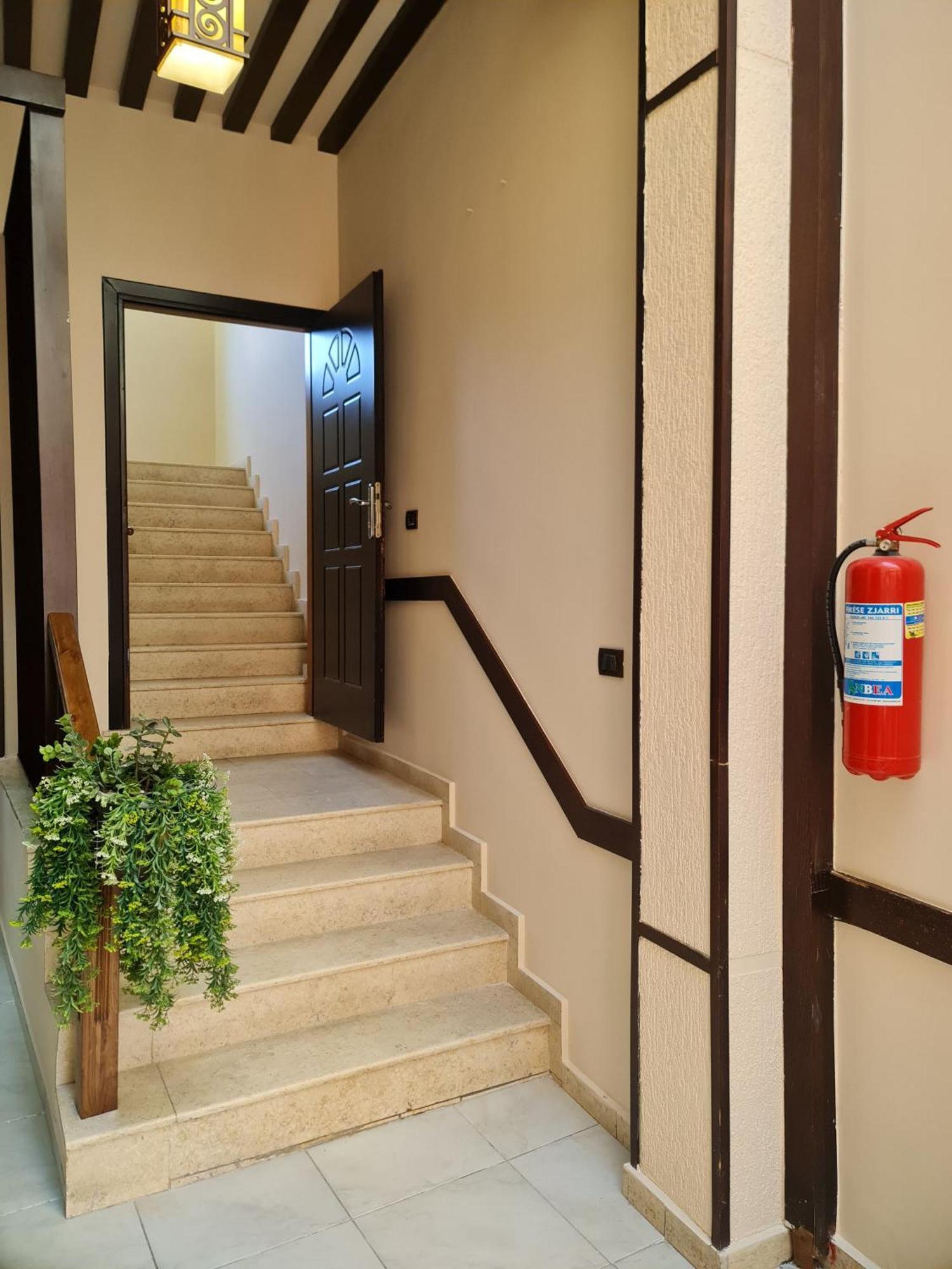 Hotel La Villa Tirana Kültér fotó