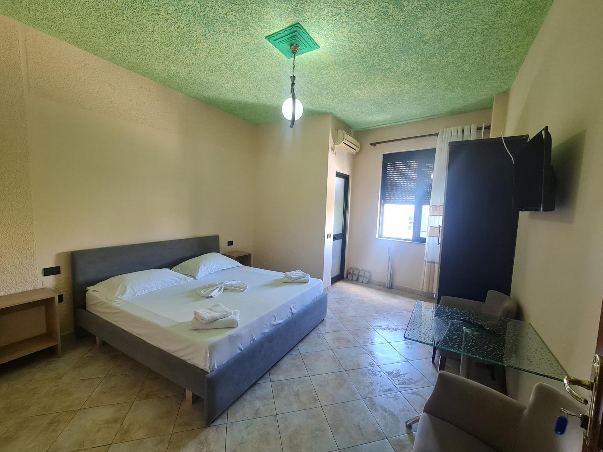 Hotel La Villa Tirana Kültér fotó