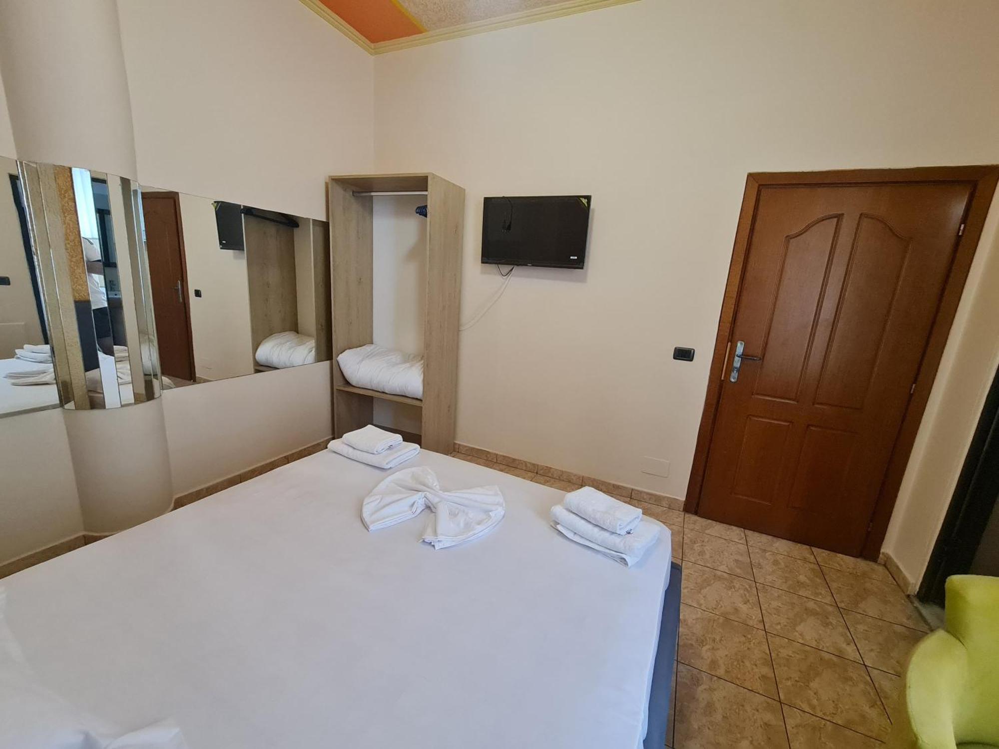 Hotel La Villa Tirana Kültér fotó