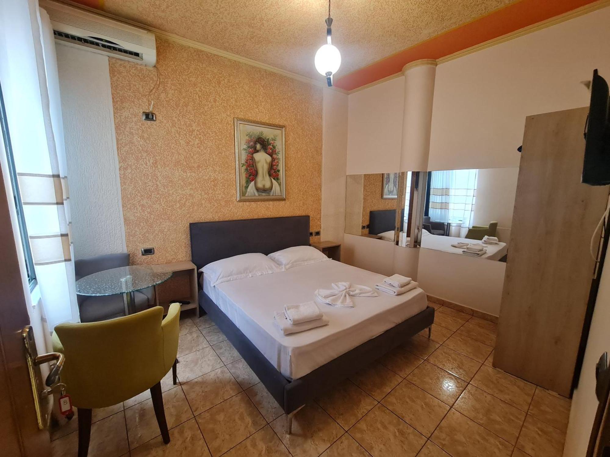 Hotel La Villa Tirana Kültér fotó