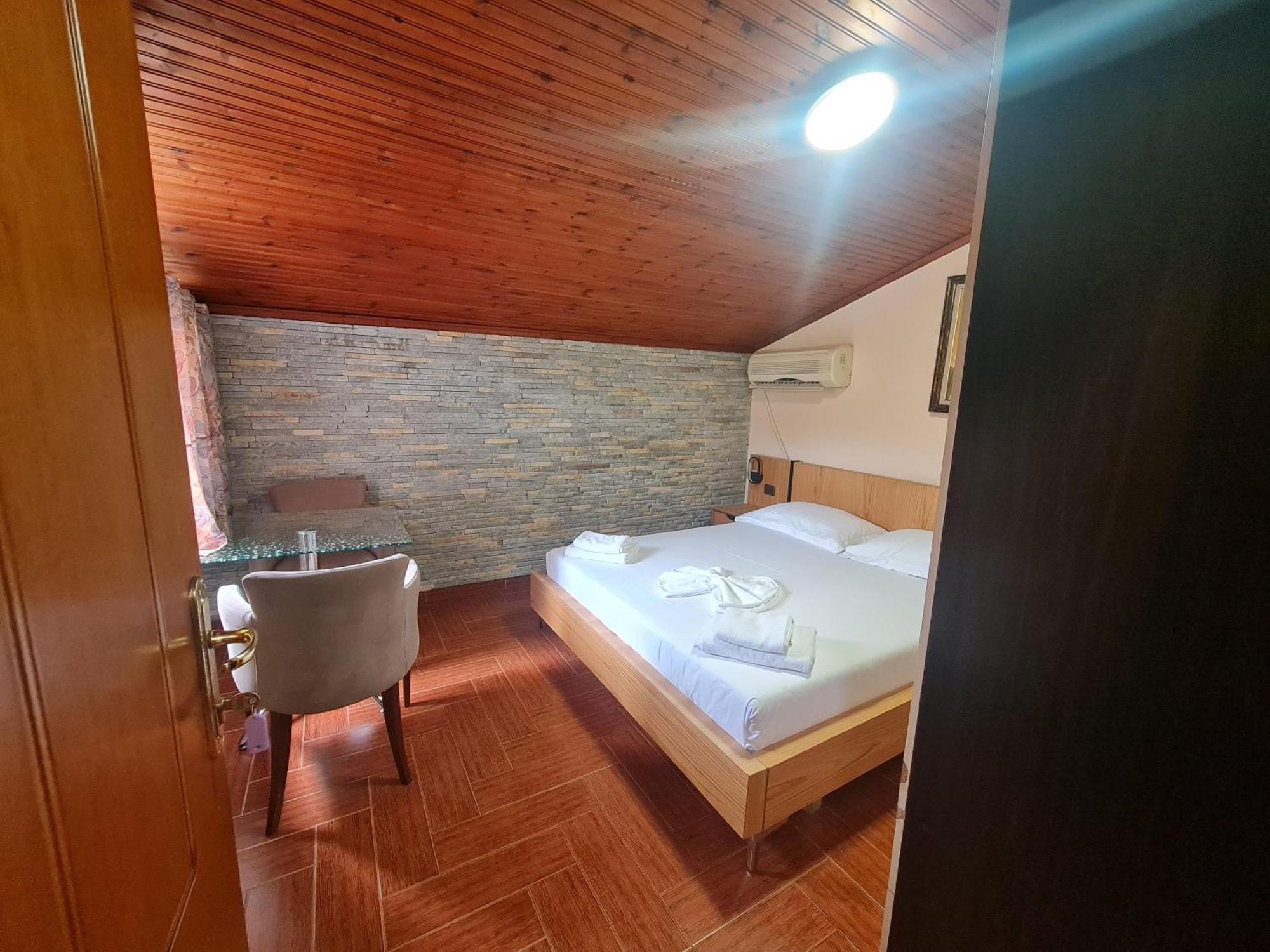 Hotel La Villa Tirana Kültér fotó